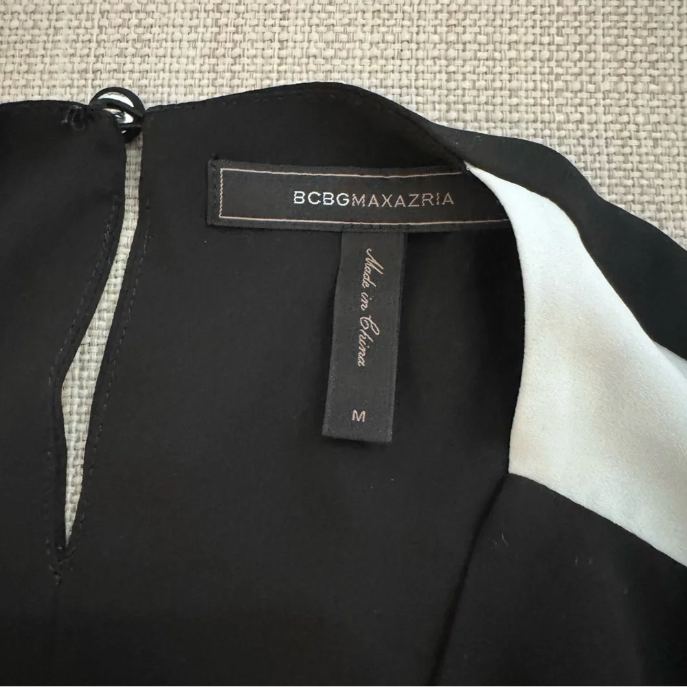 BCBGMaxAzria Black Cutout Back Short Sleeve Blouse - Picture 8 of 9